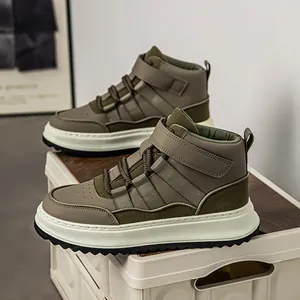 Sneaker alte da uomo verde oliva alla moda con cinturini in velcro e suole con plateau