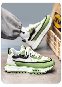 Detalle de zapatillas casuales de suela gruesa para hombre en verde y blanco