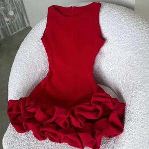 Elegant red sleeveless Hepburn-style dress featuring a dramatic ruffled hemline detail