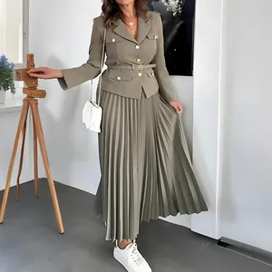 Elegante conjunto de dos piezas para mujer con blazer con cinturón y falda plisada
