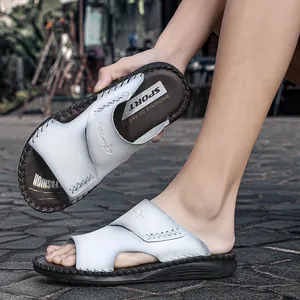 Sandales de plage d'été pour hommes avec semelle souple et respirante de couleur blanche