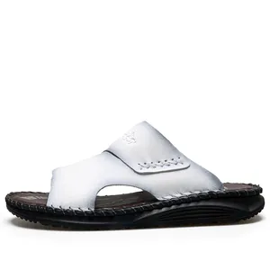 Claquettes de plage décontractées pour hommes en dégradé blanc avec semelle souple