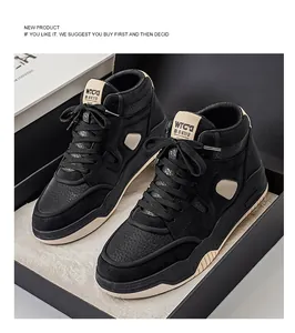 Primo piano di sneakers alte nere in una scatola di presentazione