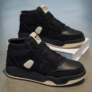 Eleganti sneakers alte nere da uomo con accenti crema e suola spessa in stile skate