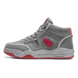 Scarpe da skate alte grigie e rosse da uomo con suola spessa e dettagli in mesh