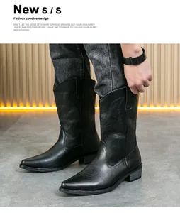 Nahaufnahme schwarzer Cowboy-Stiefel für Herren mit Stickereien und spitzem Zeh