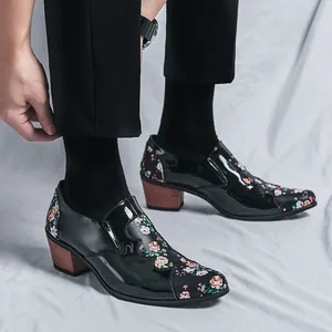 Fashionable floral patent leather pointed toe dress shoes with chunky wooden block heel