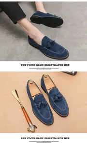 Detailansicht der blauen Wildleder-Loafer für Herren mit Quasten