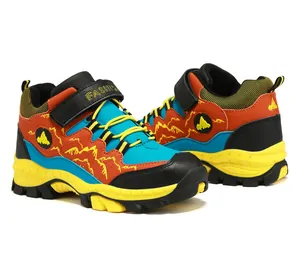 Kleurrijke hoge outdoor wandelschoenen voor tieners met een opvallend bergpatroon ontwerp