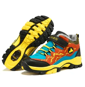 Hoge winter wandelschoenen voor kinderen met een warme fleecevoering en fietsondersteuning