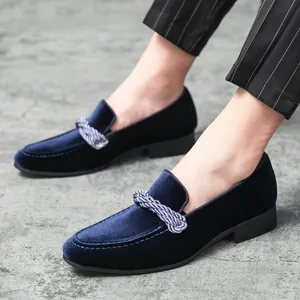 Mocassins pour Hommes Style Britannique Texture Daim Chaussures Décontractées Slip-on Boucle Corde Tressée Couleur Unie Chaussures Plates