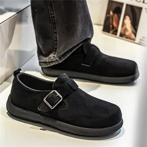Chaussures décontractées en daim noir pour hommes avec boucle métallique et semelle épaisse