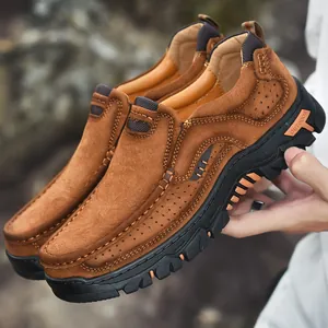 Zapatos de cuero marrón para hombre para exteriores con orificios transpirables y diseño slip-on