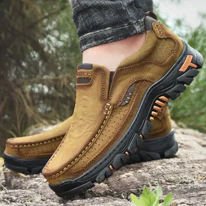 Zapatos de senderismo de cuero marrón transpirable para hombre con suelas robustas y duraderas