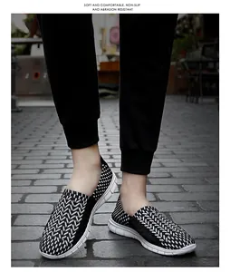 Vue portée de chaussures décontractées tissées respirantes avec semelles antidérapantes