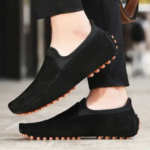 Mocassins classiques en daim noir pour hommes avec semelles antidérapantes à picots orange