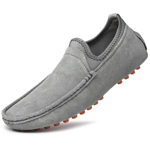 Mocassins élégants en daim gris pour hommes avec semelles à picots orange vif