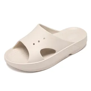 Atmungsaktive Herren-Sommer-Pantoletten mit dicker Plateausohle in Beigeton-Finish