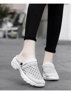 Zapatillas de malla gris transpirable para mujer con suelas de plataforma blancas