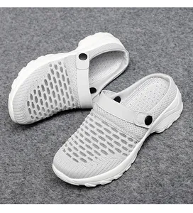 Vista detallada de zapatos con plataforma de malla gris transpirable para mujer