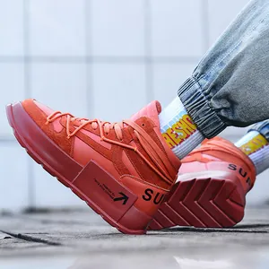 Sneakers alte rosse da uomo con suole spesse e design streetwear ispirato ad Harajuku