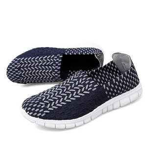 Sneakers slip-on in tessuto blu navy traspiranti per uomo e donna con suola bianca