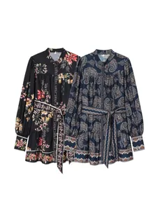 Eleganti abiti a tunica primaverili con stampa floreale e paisley e cintura in vita