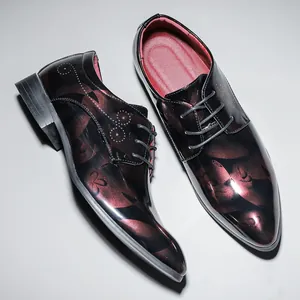 Chaussures en cuir verni à bout pointu pour hommes avec motifs floraux rouges