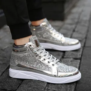 Sneakers alte da uomo in argento con paillettes e suole bianche per discoteca e palcoscenico