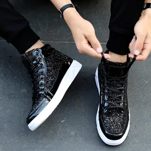 Eleganti scarpe alte con paillettes nere da uomo con finitura in vernice lucida