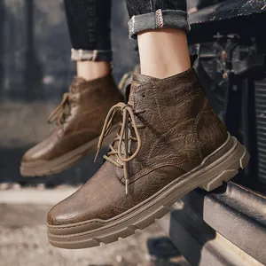 Vintage bruine hoge veterlaarzen in Martin-stijl voor stoere outdoor casual kleding