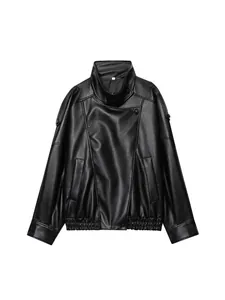 Stilvolle oversized schwarze Kunstlederjacke mit Lychee-Maserung für Damen im Herbstlook