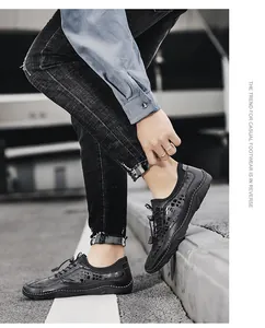 Gros plan de chaussures décontractées à motif crocodile portées dans un cadre urbain