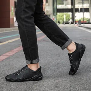 Chaussures de loisirs en cuir noir pour hommes avec lacets et détails cousus main