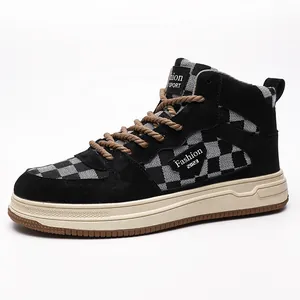 Ρετρό ανδρικά sneakers υψηλής ποιότητας με καρό σχέδιο και χοντρά κορδόνια σε λευκό