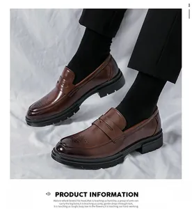 Vue détaillée de mocassins en cuir marron pour hommes avec des motifs brogue élégants