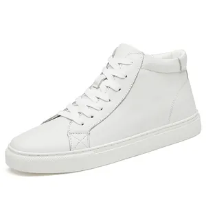 Sneaker classiche alte in pelle bianca per lo sport all'aperto e il tempo libero