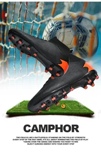 Botas de fútbol de caña alta profesionales con tacos naranjas y parte superior negra