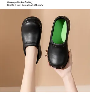 Zapatos de chef negros sin cordones con suela gruesa y forro interior verde brillante