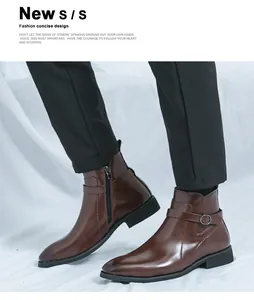 Vue détaillée de bottines en cuir marron pour hommes avec boucle et fermeture éclair latérale