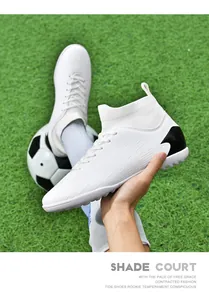 Botas de fútbol blancas de caña alta para hombre con cuello de calcetín y detalle