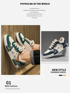 Stijlvolle lage herensneakers met traditionele kraanvogel- en wolkenpatronen, detailweergave.