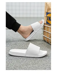 Claquettes blanches unies à semelle souple pour l'été, port intérieur et extérieur
