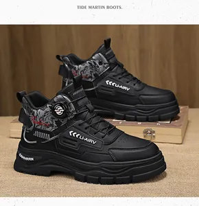 Detailansicht der schwarzen Outdoor-Martin-Boots mit einem praktischen Drehverschluss.