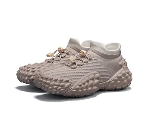Zapatillas flyknit de hombre transpirables con suela gruesa de burbujas en color beige