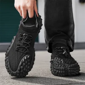 Zapatillas de exterior transpirables de punto negro para hombre con suela gruesa