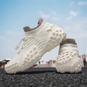 Zapatillas de punto crema transpirables con suela gruesa con tacos para deporte