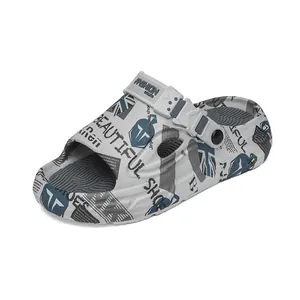 Heren outdoor strandsandalen met stijlvolle krantenprint en verstelbare hielband