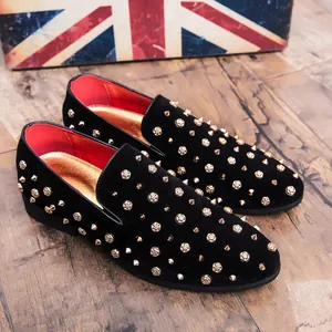 Heren Mocassins met Puntneus Strass en Nieten PU-leer Slip-On Schoenen Nachtclub Party Mode Trend Laag Model Platte Schoenen