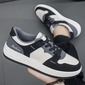 Modieuze heren sneakers met kleurblokken in zwart wit en grijs van imitatieleer
